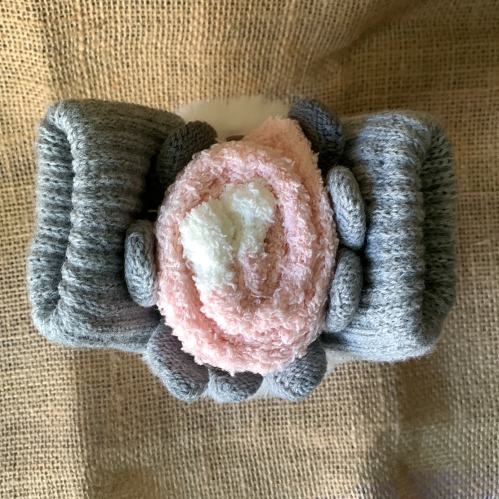 Gift Set - Fuzzy Socks, Gloves & Scrunchie - Picture 4 of 7